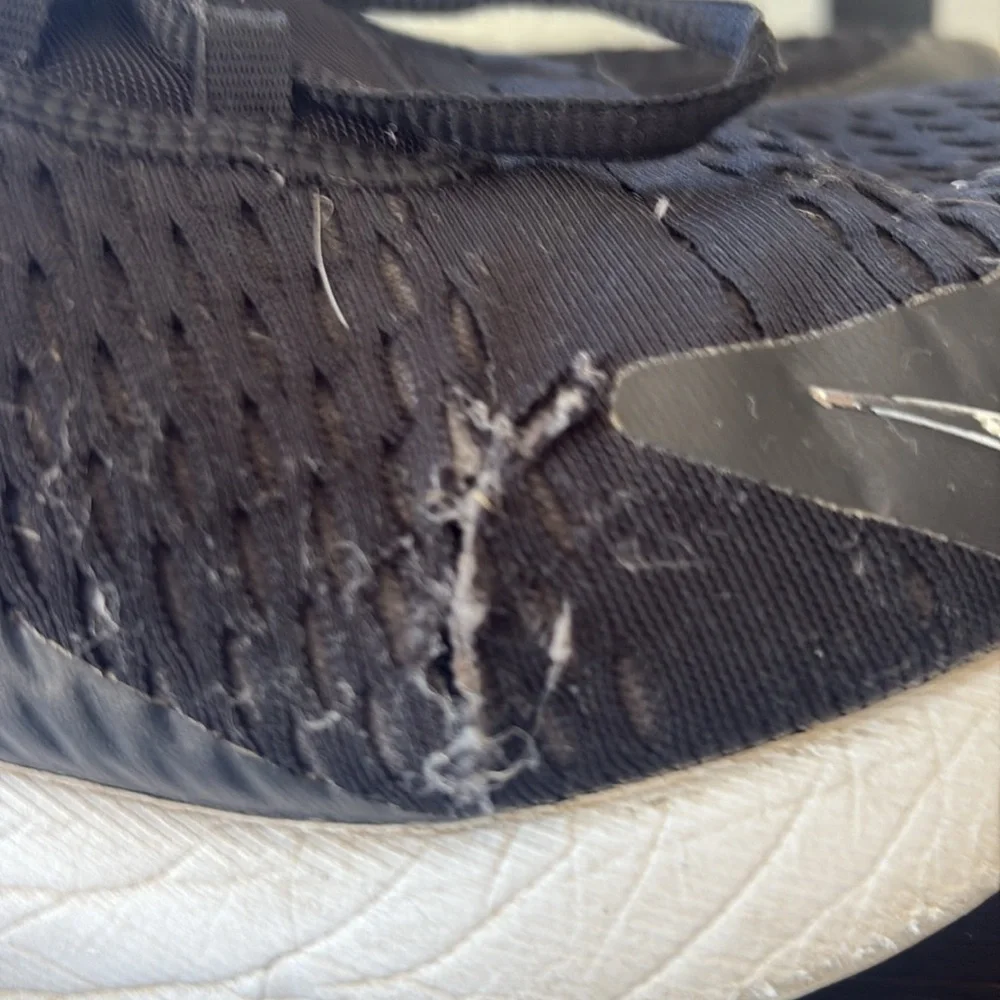 Nike Air 270 Black and White Sneakers mens 12 - Picture 3 of 7